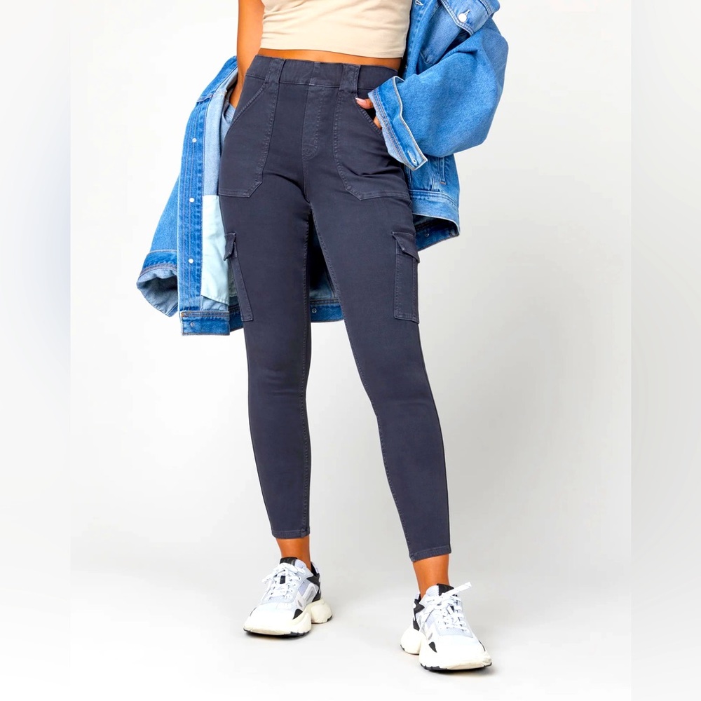 1x Spanx brand stretch, twill ankle cargo pants in washed black NEW WITH TAGS